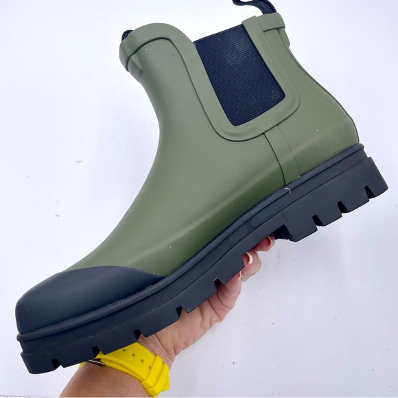 NEW Everlane Surplus Army Green Black Chelsea Rain Boot in Size 6 - Picture 5 of 11